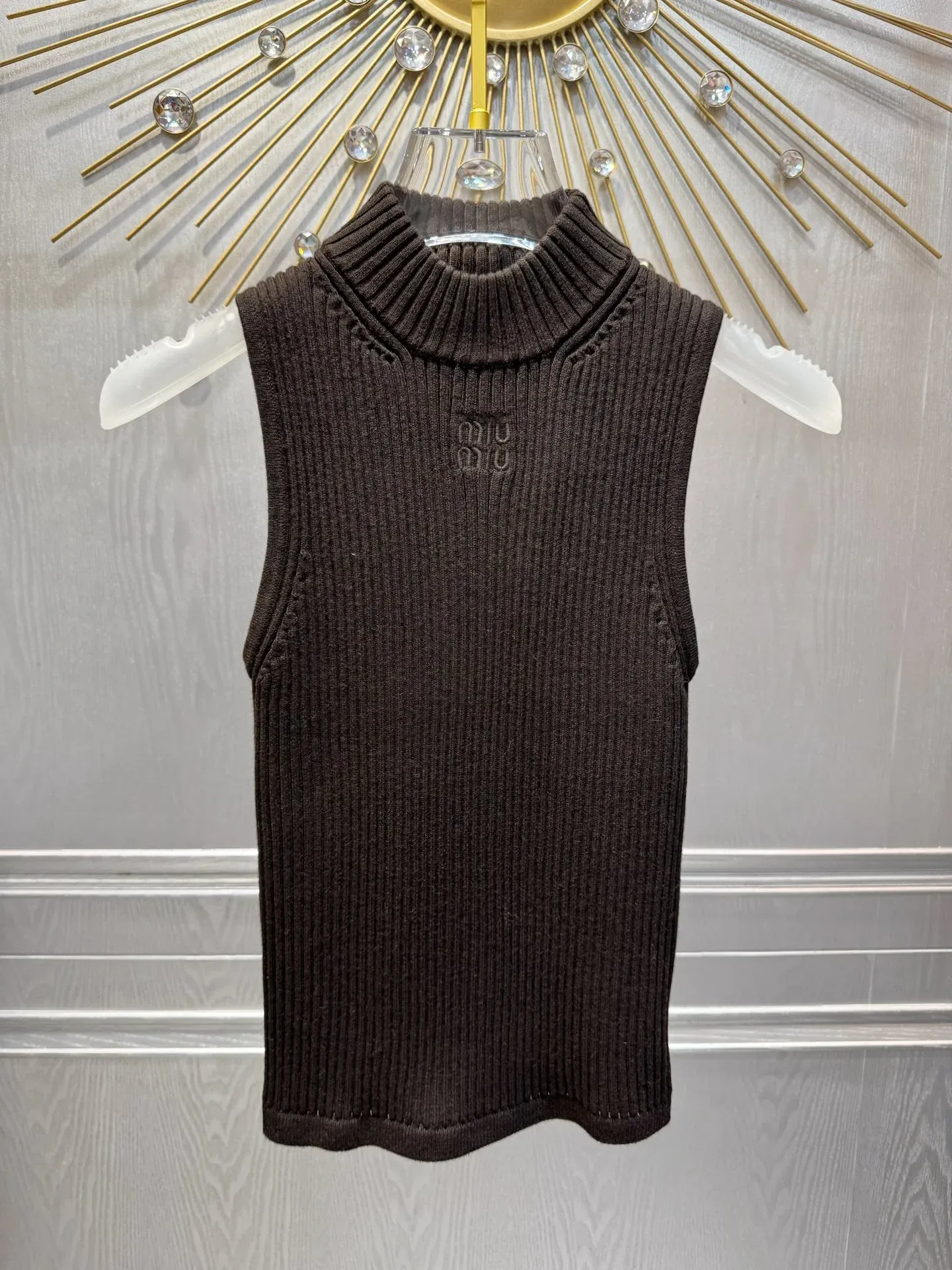 Топ без рукавов от Miu Miu