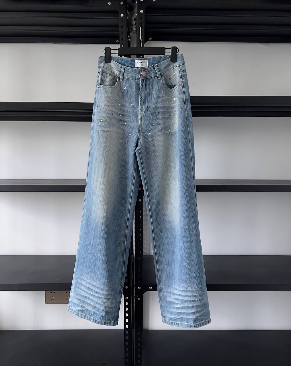 Джинсы Chanel со стразами