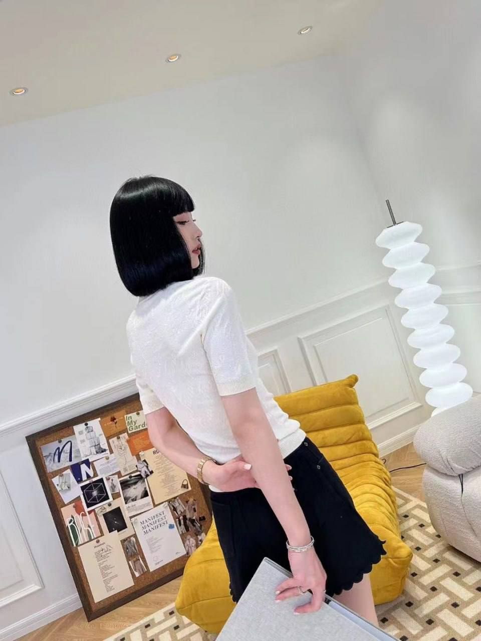 Белая кофта Fendi